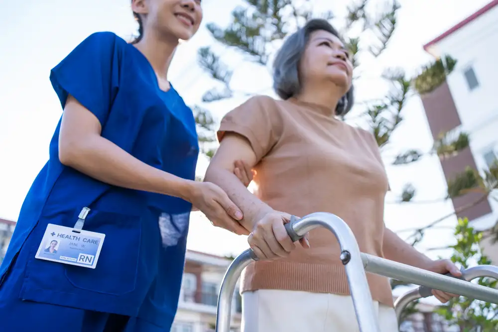 Nurse providing home health care and support to patient in Dallas TX